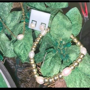 Set earrings, necklace and bracelet